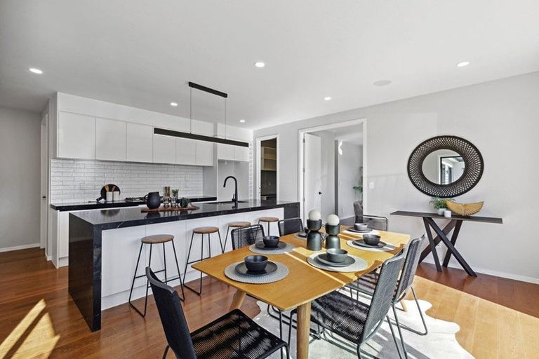 Photo of property in 11 Lewis Younie Road, Kumeu, 0810