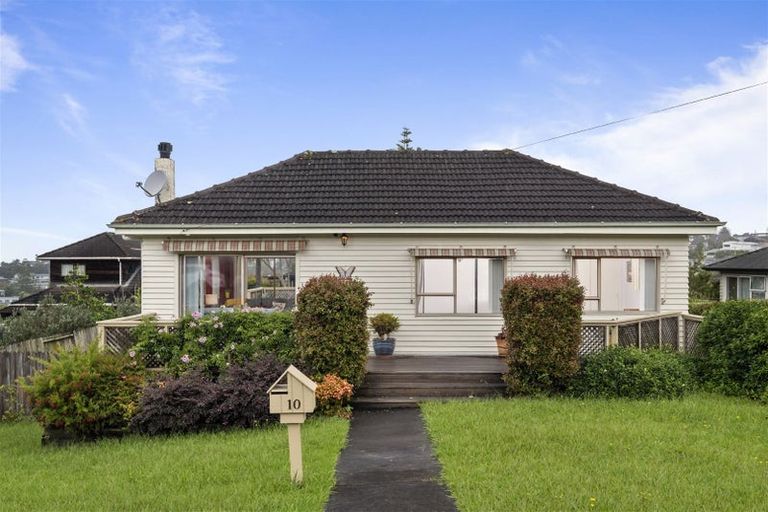 Photo of property in 1/10 Kiteroa Terrace, Rothesay Bay, Auckland, 0630