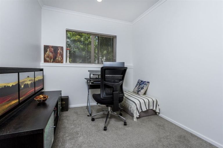 Photo of property in 2/46 Heathcote Road, Castor Bay, Auckland, 0620