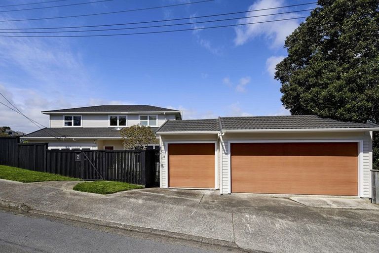 Photo of property in 2 Seaview Road, Paremata, Porirua, 5024