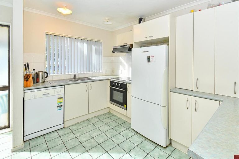 Photo of property in 98a Naylors Drive, Mangere, Auckland, 2022