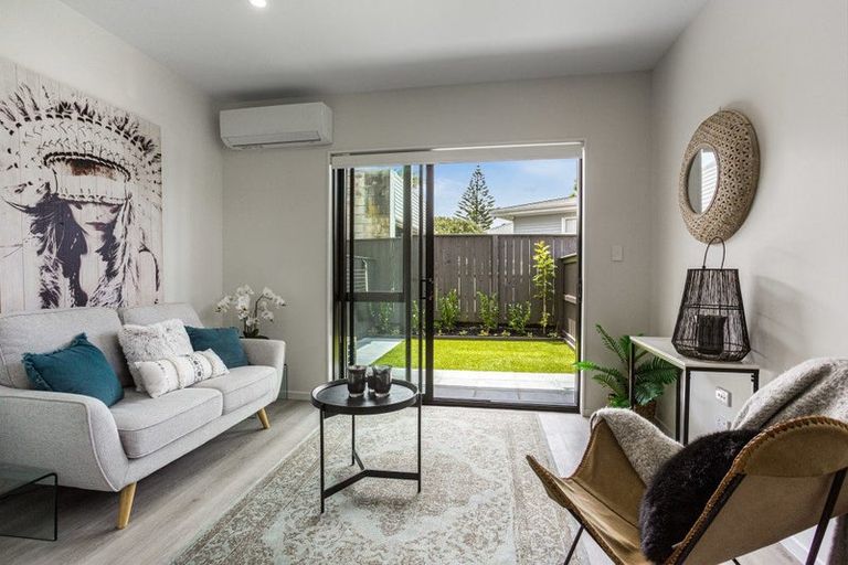 Photo of property in 2/13 Fairdale Place, Birkdale, Auckland, 0626