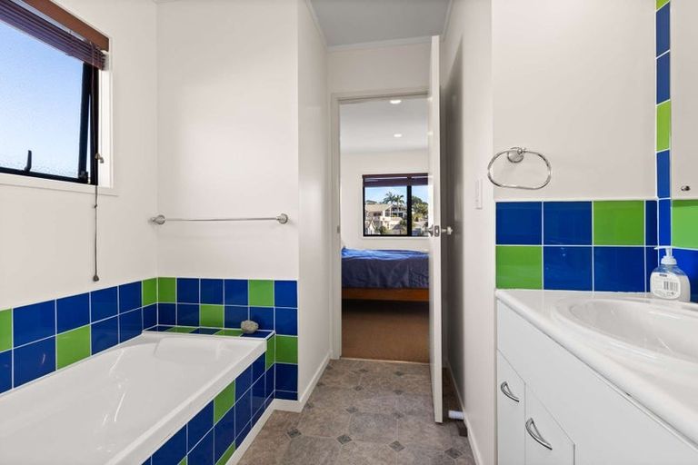 Photo of property in 26 Stratford Drive, Cable Bay, 0420