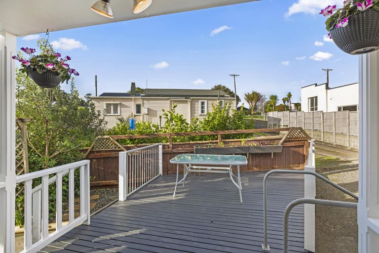 Photo of property in 20 James Street, Raglan, 3225