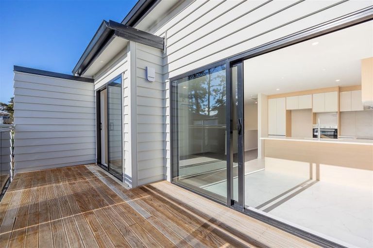 Photo of property in 15 Korokio Lane, Henderson, Auckland, 0612