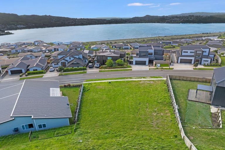 Photo of property in 105 Queen Charlotte Drive, Aotea, Porirua, 5024