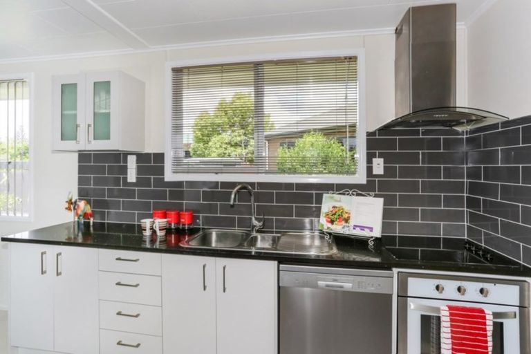 Photo of property in 8 Walden Place, Mangere East, Auckland, 2024