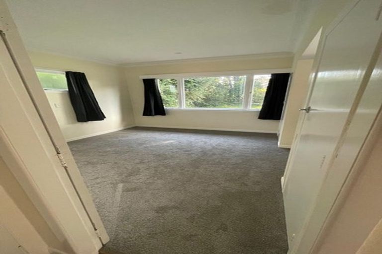 Photo of property in 141 Glenfield Road, Hillcrest, Auckland, 0626