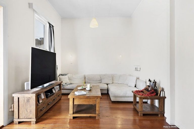 Photo of property in 54 Kilbirnie Crescent, Kilbirnie, Wellington, 6022