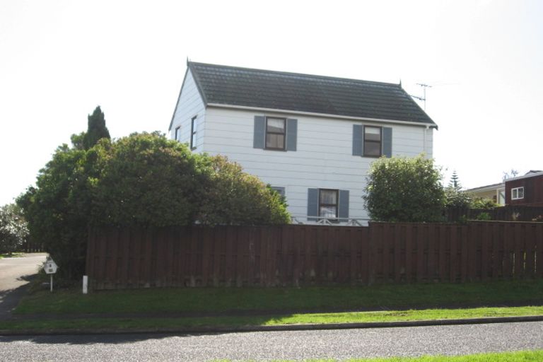 Photo of property in 1/22 Highland Park Drive, Highland Park, Auckland, 2010