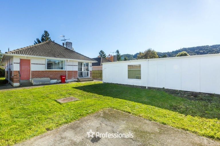 Photo of property in 92 Pine Avenue, Ebdentown, Upper Hutt, 5018