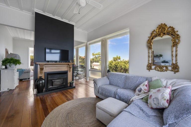 Photo of property in 18 Lighthouse Road, Bluff Hill, Napier, 4110
