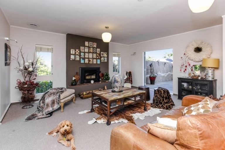 Photo of property in 38 Wyoming Avenue, Murrays Bay, Auckland, 0630