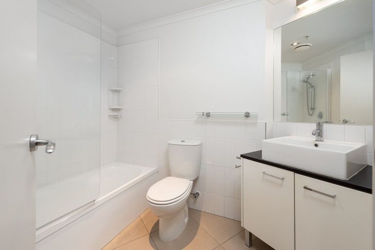 Photo of property in Algarve Apartments, 204/332 Maunganui Road, Mount Maunganui, 3116