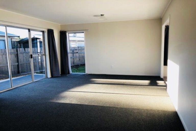 Photo of property in 426 Roscommon Road, Clendon Park, Auckland, 2103