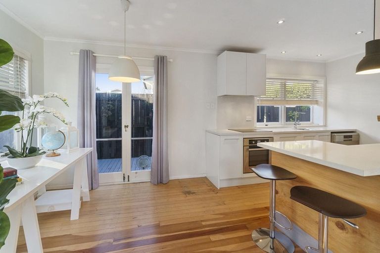 Photo of property in 69 Kervil Avenue, Te Atatu Peninsula, Auckland, 0610