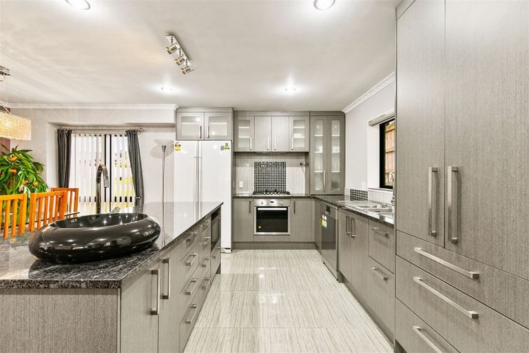 Photo of property in 14 Bradnor Meadows Drive, Swanson, Auckland, 0612