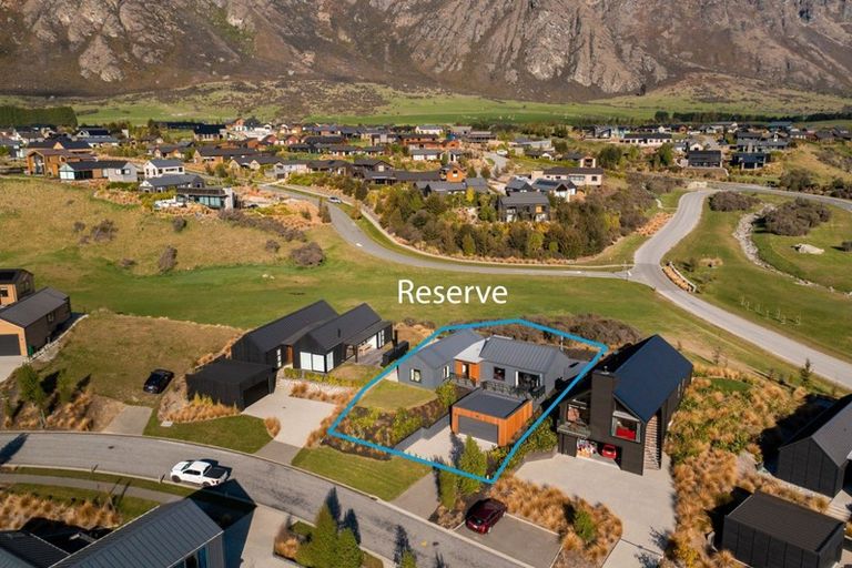Photo of property in 10 Falconer Rise, Jacks Point, Queenstown, 9371