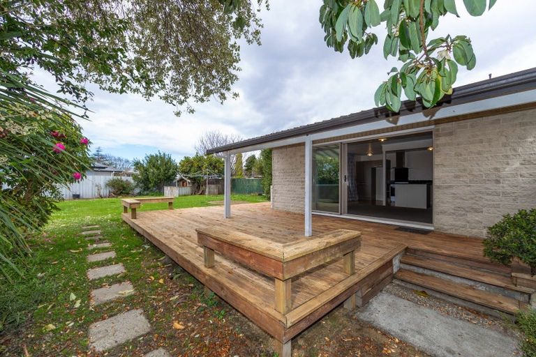 Photo of property in 16 Lipscombe Crescent, Havelock North, 4130