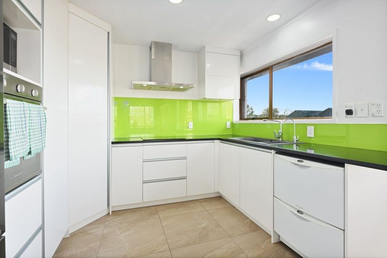 Photo of property in 4 Roberts Road, Te Atatu South, Auckland, 0610