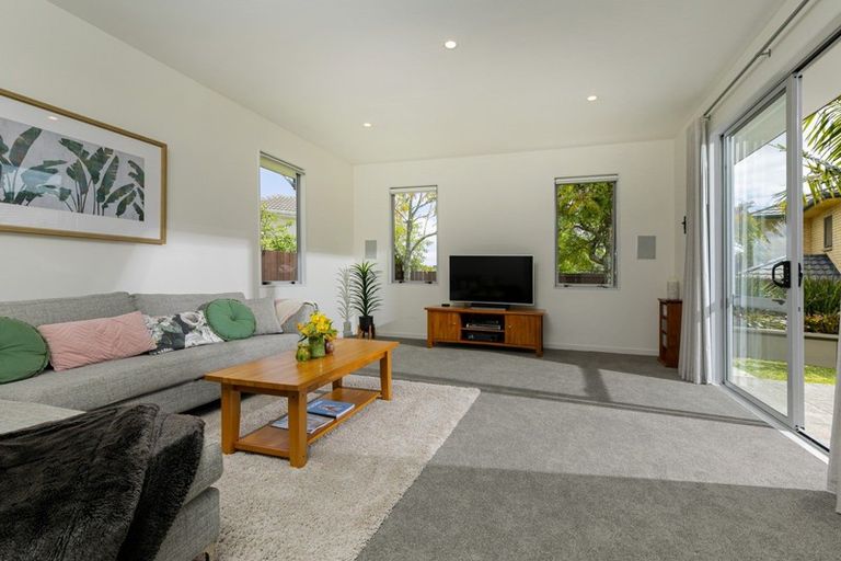Photo of property in 23 George Deane Place, Greenhithe, Auckland, 0632