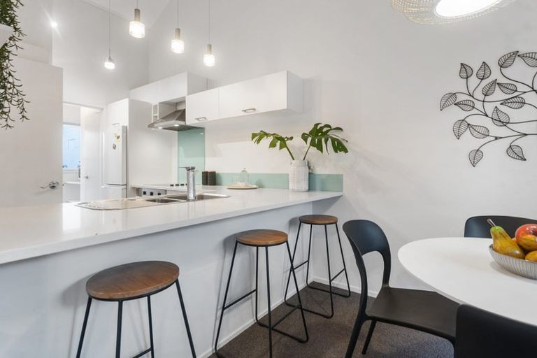 Photo of property in 2/40 James Evans Drive, Northcote, Auckland, 0627