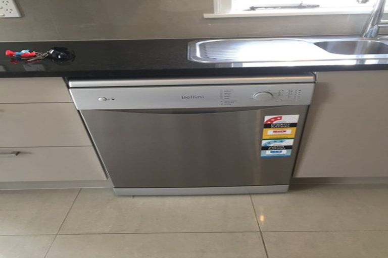 Photo of property in 130 Great South Road, Takanini, 2112