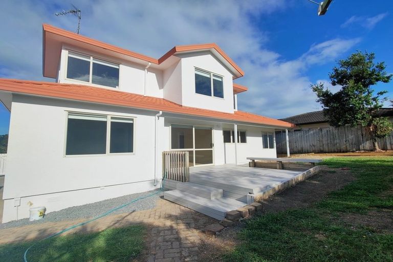 Photo of property in 27 Calypso Way, Unsworth Heights, Auckland, 0632