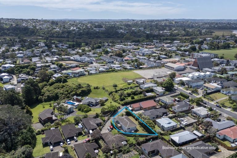 Photo of property in 20 Waione Avenue, Te Atatu Peninsula, Auckland, 0610