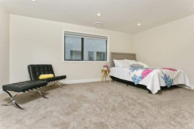 Photo of property in 7a Heathcote Road, Castor Bay, Auckland, 0620