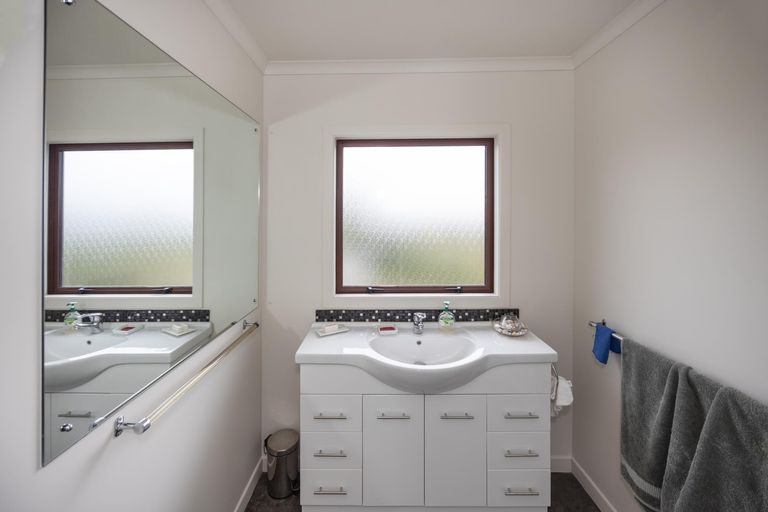 Photo of property in 21 Rees Street, Duntroon, Oamaru, 9494