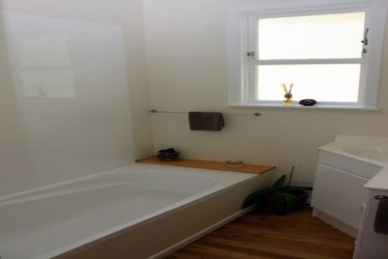 Photo of property in 58 Beazley Avenue, Paparangi, Wellington, 6037