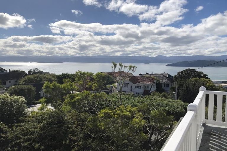 Photo of property in 9 Wadestown Road, Wadestown, Wellington, 6012