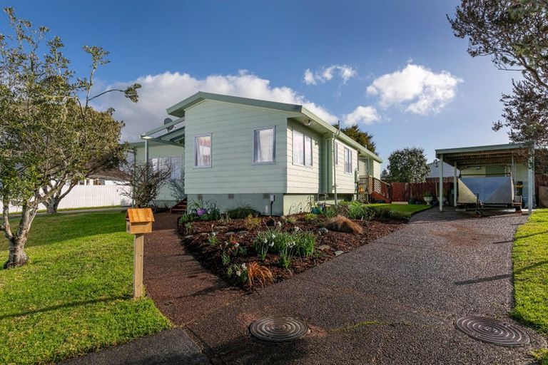 Photo of property in 14 Miriam Corban Heights, Henderson, Auckland, 0612