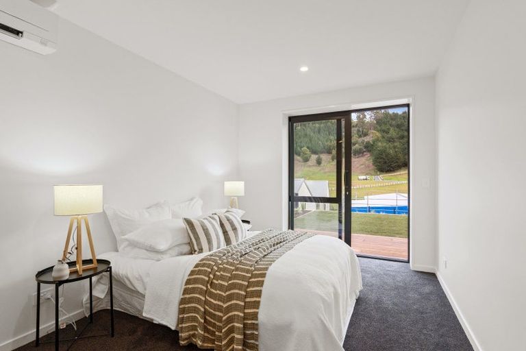 Photo of property in 10 Flowers Lane, Cracroft, Christchurch, 8022