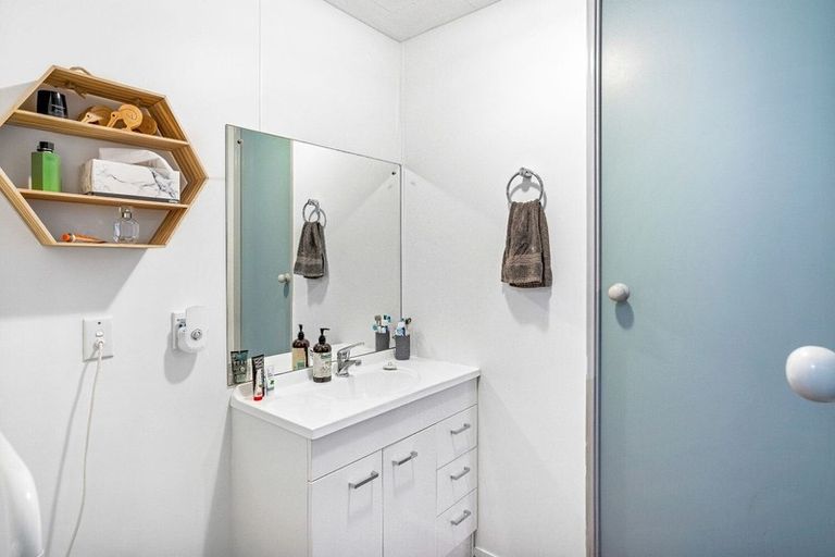 Photo of property in 11 Beauchamp Drive, Massey, Auckland, 0614