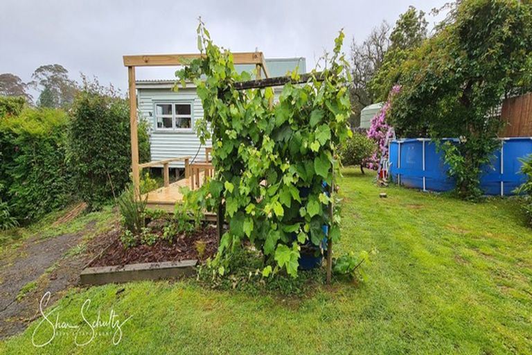 Photo of property in 10 Franklin Road, Paparoa, 0571