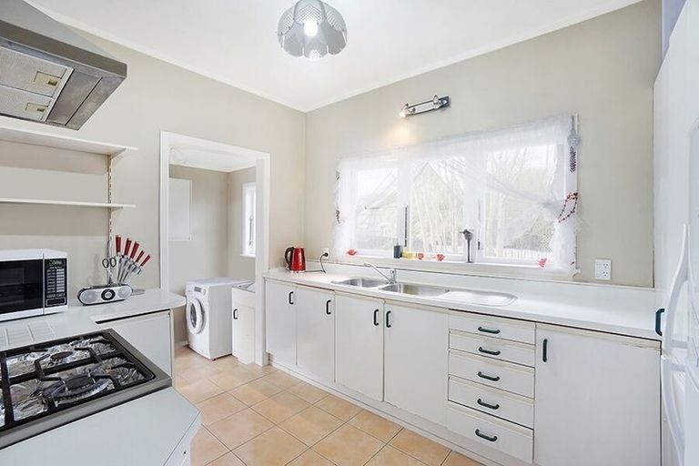 Photo of property in 1/9 Sheehan Road, Te Atatu South, Auckland, 0610