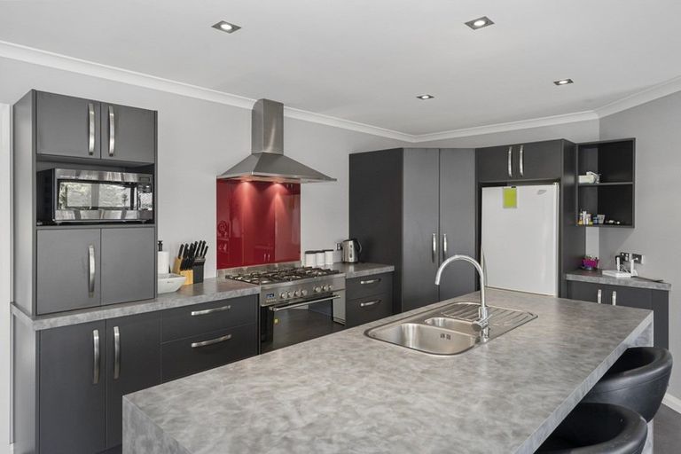 Photo of property in 7 Galea Grove, Kelvin Grove, Palmerston North, 4414