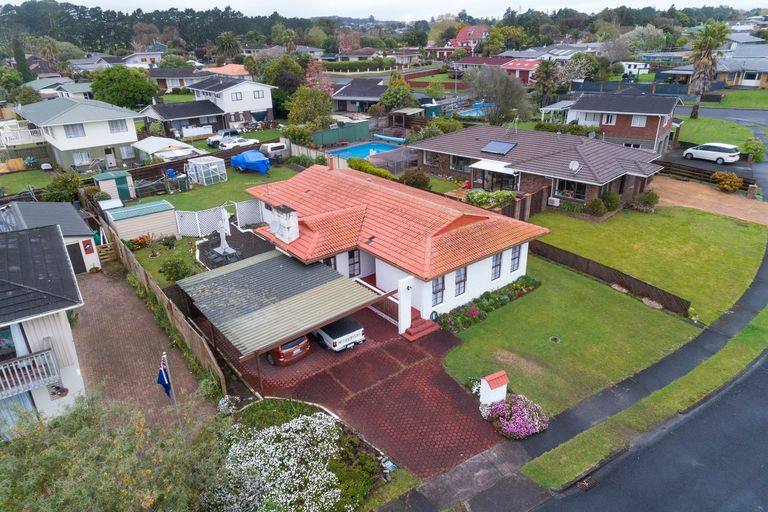 Photo of property in 4 Heron Place, Waiuku, 2123