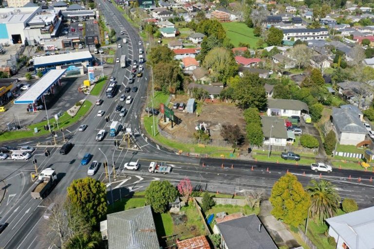 Photo of property in 320 Lincoln Road, Henderson, Auckland, 0610