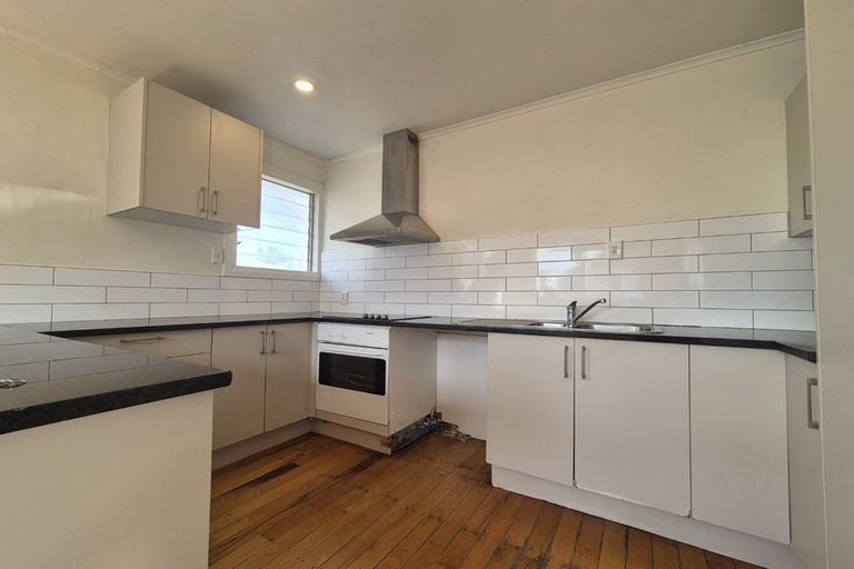 Photo of property in 194 Pilkington Road, Point England, Auckland, 1072
