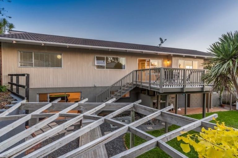 Photo of property in 11 Trevone Place, Forrest Hill, Auckland, 0620