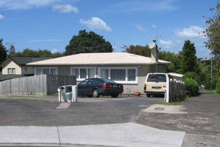 Photo of property in 1/36 Camelot Place, Glenfield, Auckland, 0629