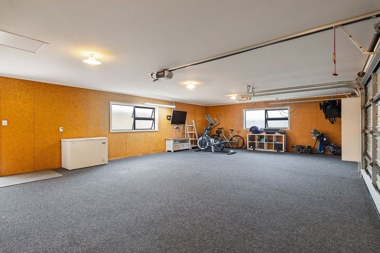 Photo of property in 6 Trump Place, Kelvin Grove, Palmerston North, 4414