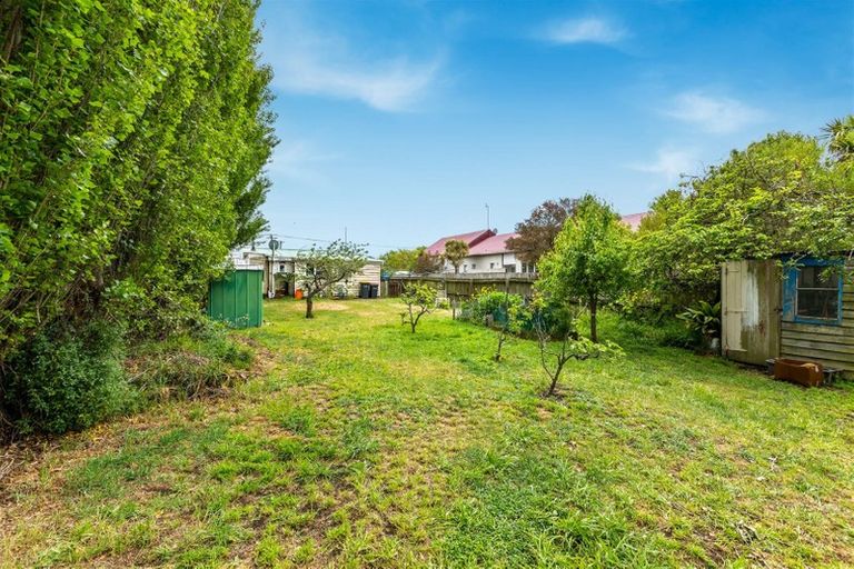 Photo of property in 79 Bowhill Road, New Brighton, Christchurch, 8083