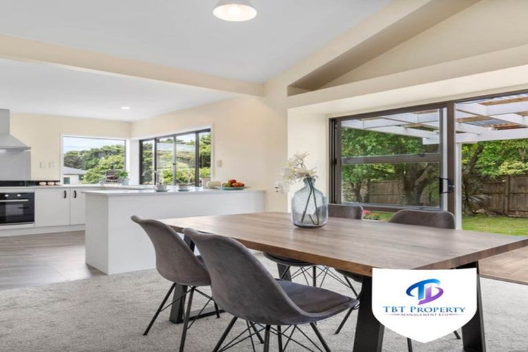 Photo of property in 128 Everglade Drive, Totara Heights, Auckland, 2105