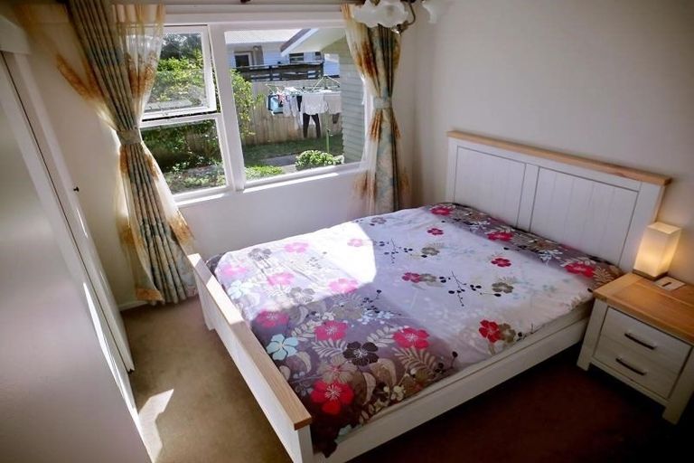 Photo of property in 5 Totaravale Drive, Totara Vale, Auckland, 0629