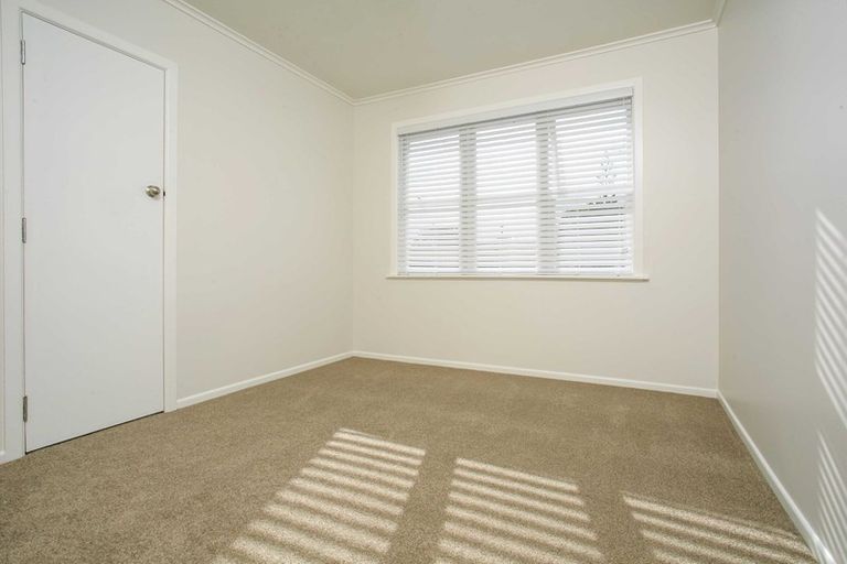 Photo of property in 2 Frizell Street, Beach Haven, Auckland, 0626