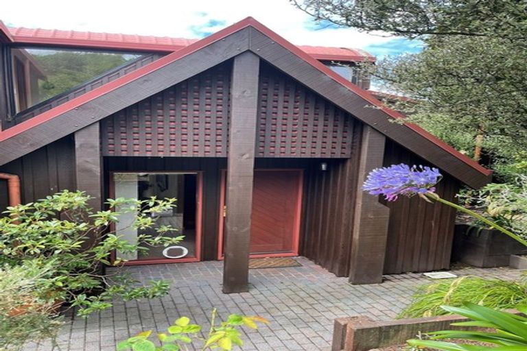 Photo of property in 64 Nalanda Crescent, Broadmeadows, Wellington, 6035